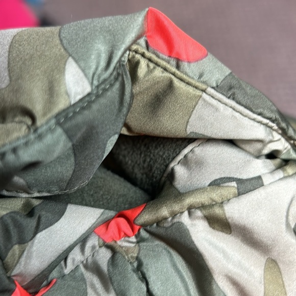 Gap Kids Girls Camo full Zip Vest W/Hearts Size XL-NWT - Picture 3 of 4